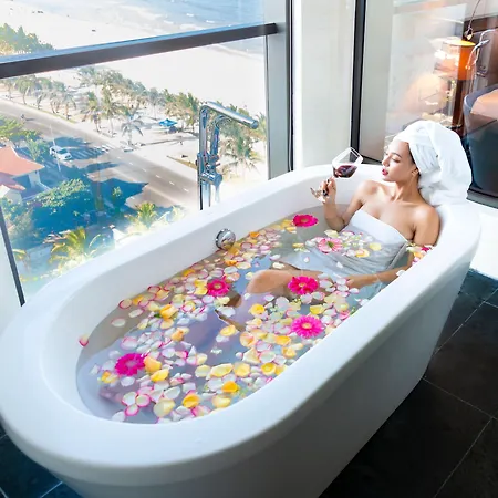 Grand Tourane Hotel Danang Exterior photo